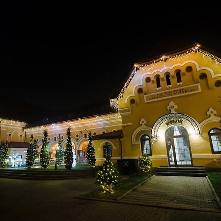 Hotel La Belle Epoque Petrosani Bagian luar foto