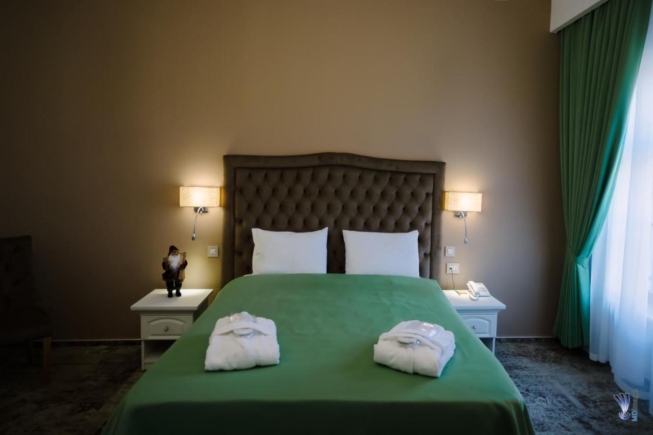 Hotel La Belle Epoque Petrosani Bagian luar foto