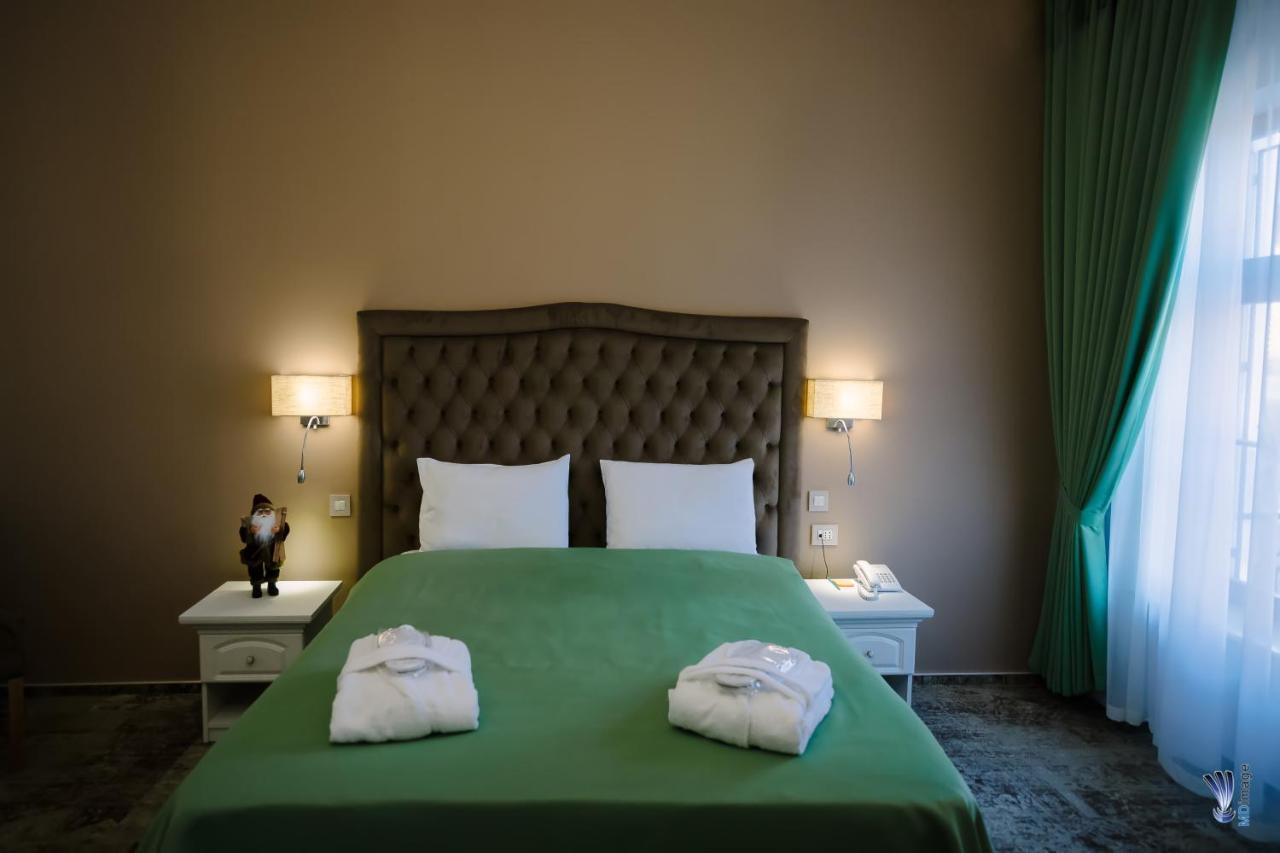 Hotel La Belle Epoque Petrosani Bagian luar foto