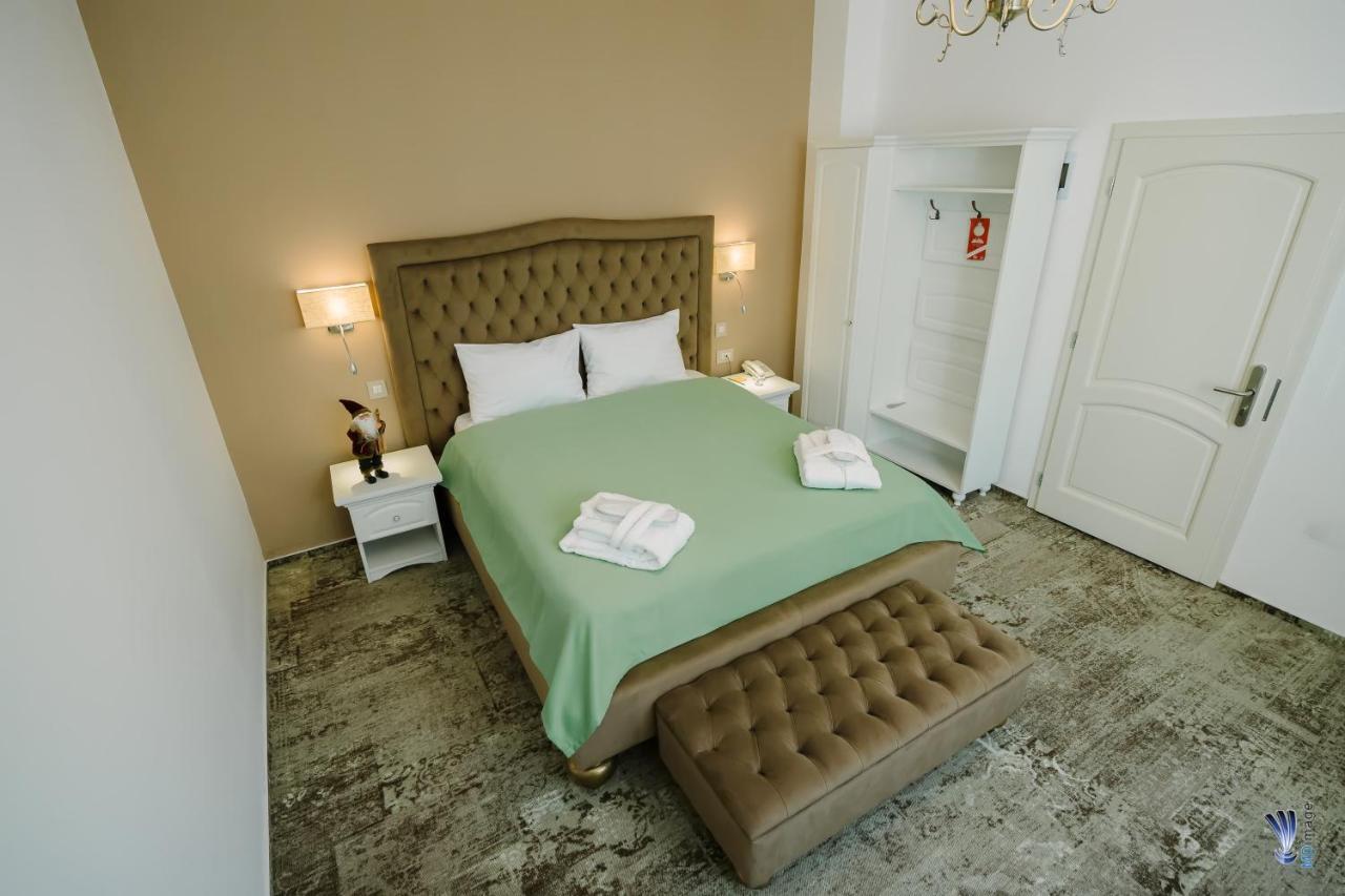 Hotel La Belle Epoque Petrosani Bagian luar foto